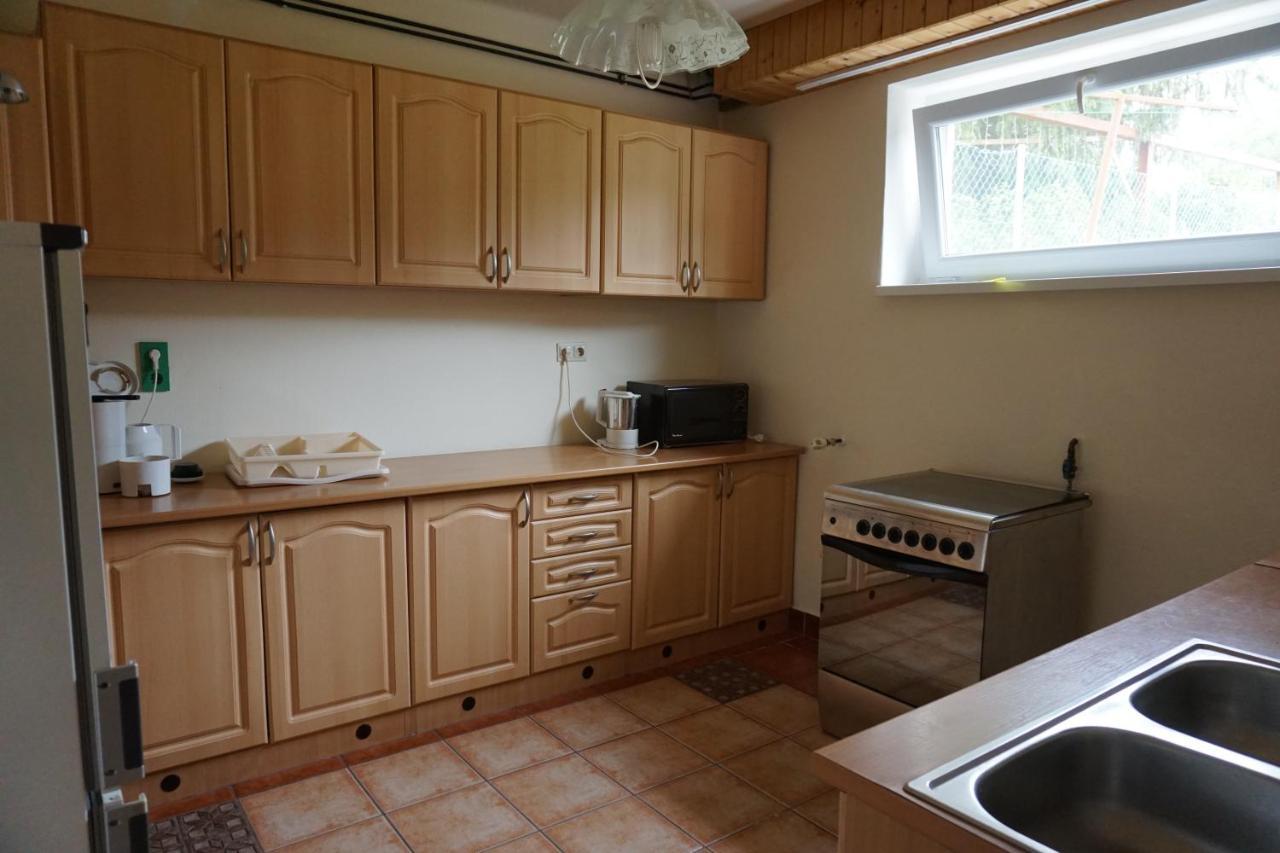 Grosses Ferienhaus Plattensee Balaton - Nyaralo Haz 6 Szobaval, 5 Fuerdoszobaval, 3000 Nm Apartment Szolad Ngoại thất bức ảnh