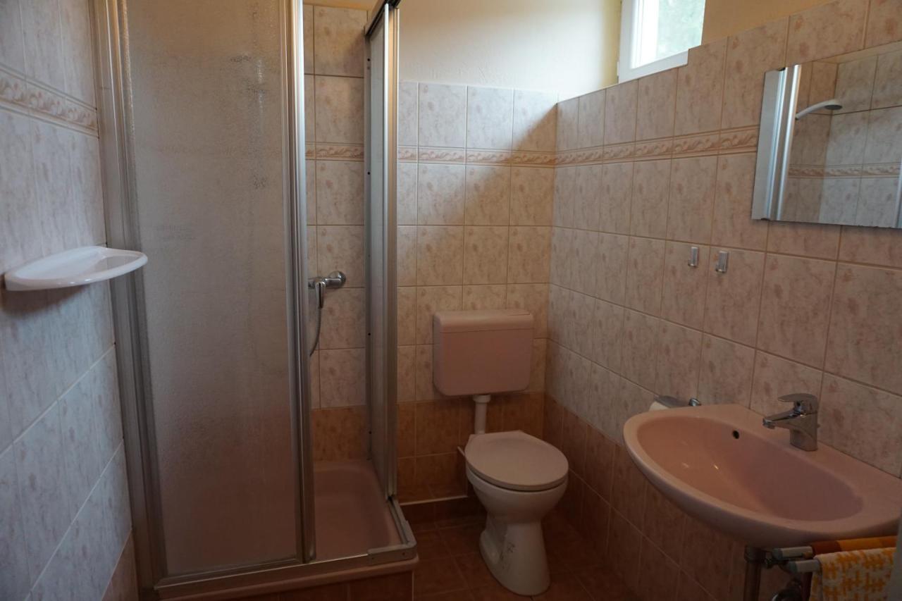 Grosses Ferienhaus Plattensee Balaton - Nyaralo Haz 6 Szobaval, 5 Fuerdoszobaval, 3000 Nm Apartment Szolad Ngoại thất bức ảnh