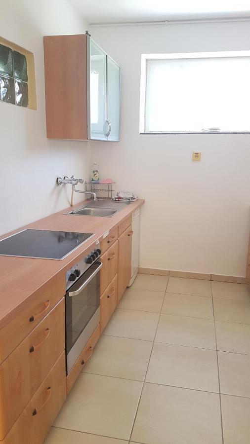 Grosses Ferienhaus Plattensee Balaton - Nyaralo Haz 6 Szobaval, 5 Fuerdoszobaval, 3000 Nm Apartment Szolad Ngoại thất bức ảnh