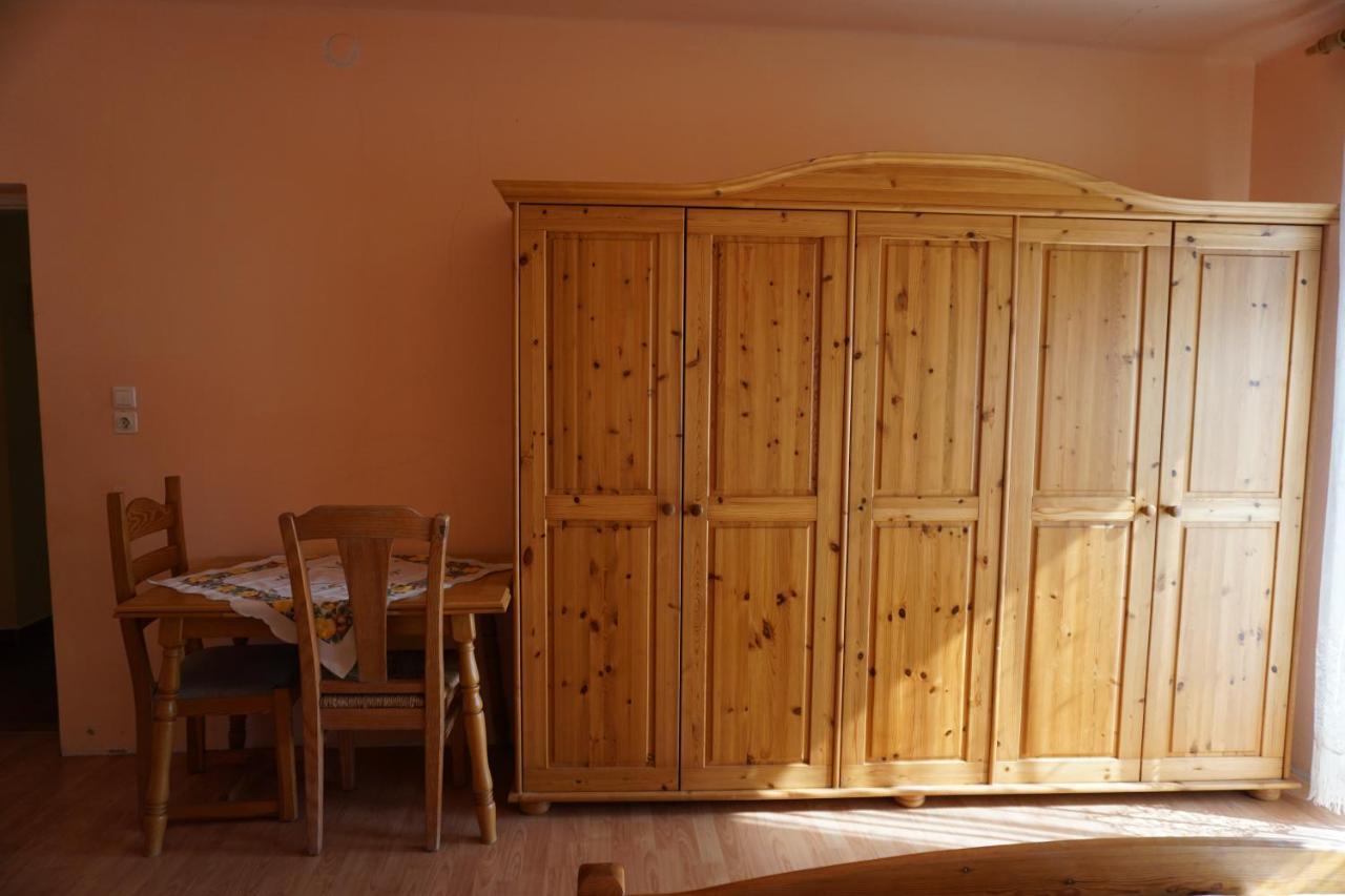 Grosses Ferienhaus Plattensee Balaton - Nyaralo Haz 6 Szobaval, 5 Fuerdoszobaval, 3000 Nm Apartment Szolad Ngoại thất bức ảnh