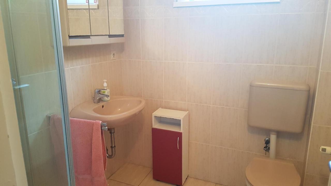 Grosses Ferienhaus Plattensee Balaton - Nyaralo Haz 6 Szobaval, 5 Fuerdoszobaval, 3000 Nm Apartment Szolad Ngoại thất bức ảnh
