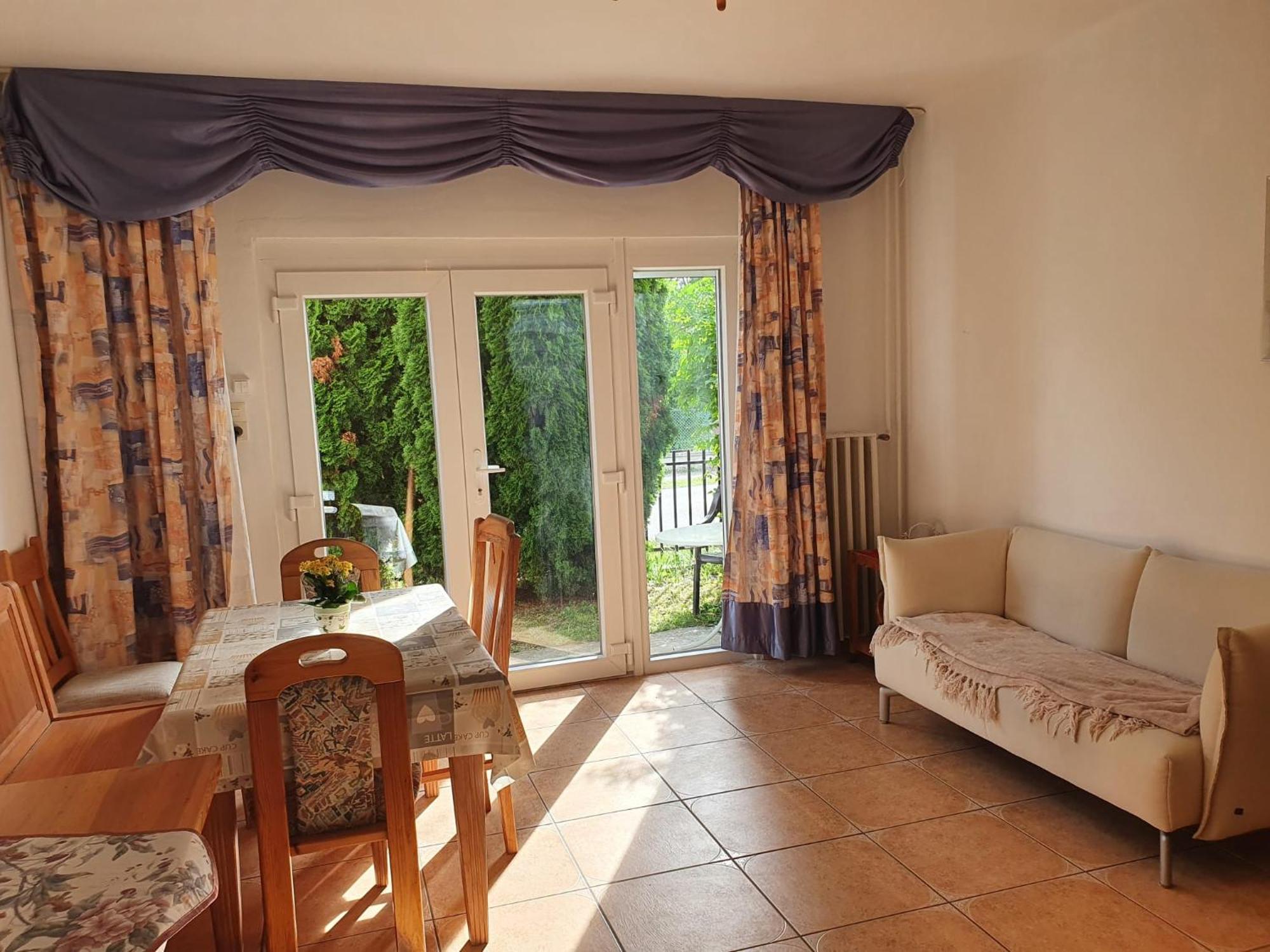 Grosses Ferienhaus Plattensee Balaton - Nyaralo Haz 6 Szobaval, 5 Fuerdoszobaval, 3000 Nm Apartment Szolad Ngoại thất bức ảnh