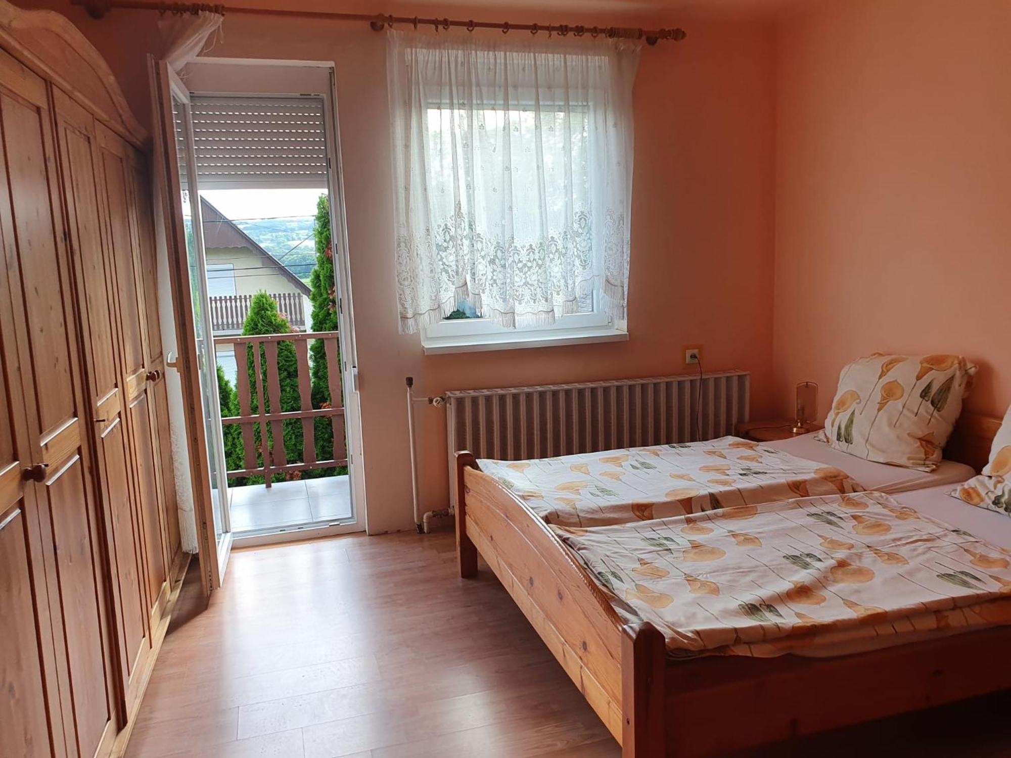 Grosses Ferienhaus Plattensee Balaton - Nyaralo Haz 6 Szobaval, 5 Fuerdoszobaval, 3000 Nm Apartment Szolad Ngoại thất bức ảnh