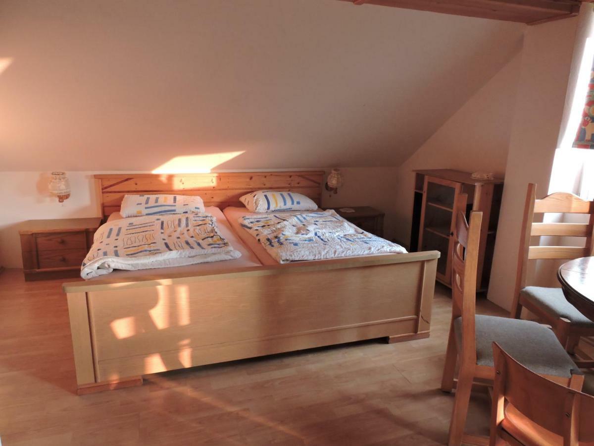Grosses Ferienhaus Plattensee Balaton - Nyaralo Haz 6 Szobaval, 5 Fuerdoszobaval, 3000 Nm Apartment Szolad Ngoại thất bức ảnh